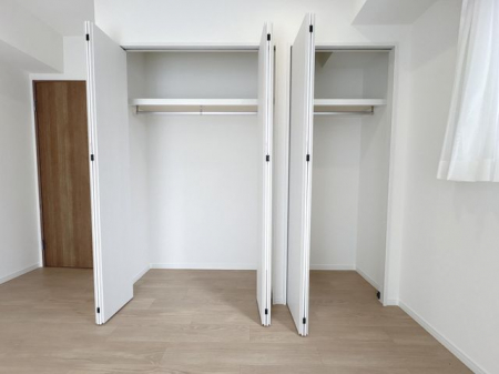 [@-