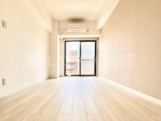 �Q���@�y�Q���z6���̐Q���͎d�؂���J�����čL�X�Ƃ������r���O�Ƃ��Ă����p�\�B