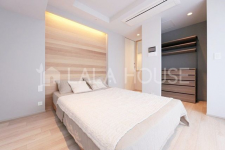 Q@8.1̐QBoRj[ɗאڂ邢łBrgCGAR