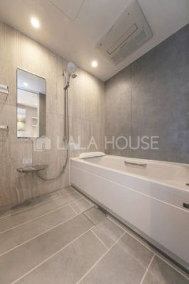 @OCbVɎdグoX[B̂΂Ă낰̋ԂłB