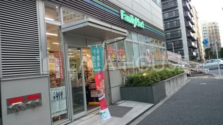 ���ӊ��@�t�@�~���[�}�[�g�V���ܒ��ړX �k��2���B 140m