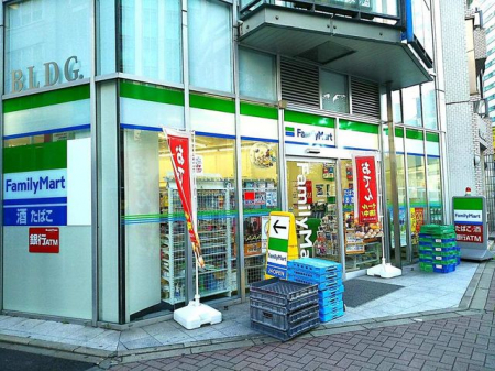 ���ӊ��@�t�@�~���[�}�[�g������a�ʂ�X �k��2���B 120m