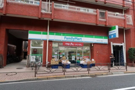 ���ӊ��@�t�@�~���[�}�[�g���ΐ�䂽�č�X �k��4���B 260m