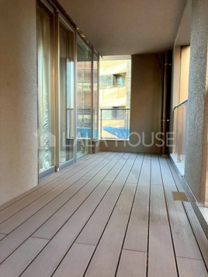 �G���g�����X�@3�ʃo���R�j�[�ɂ���������ǍD