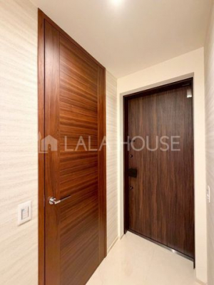 �o���R�j�[�@���ւɂ̓V���[�Y�C���N���[�[�b�g����