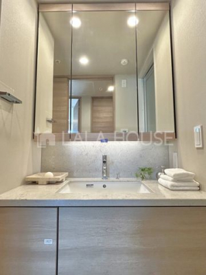 ���ʑ�E���ʏ��@�������Y�����ʃX�y�[�X�ł��B���[��������